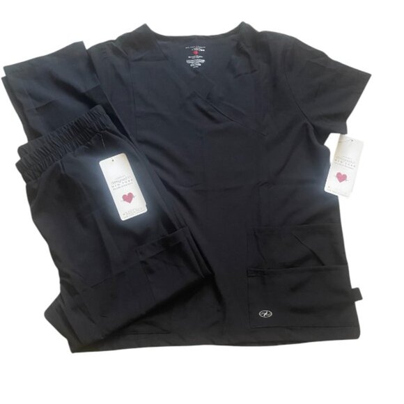 NEW YORK LAUNDRY SCRUB TOP - Picture 2 of 2